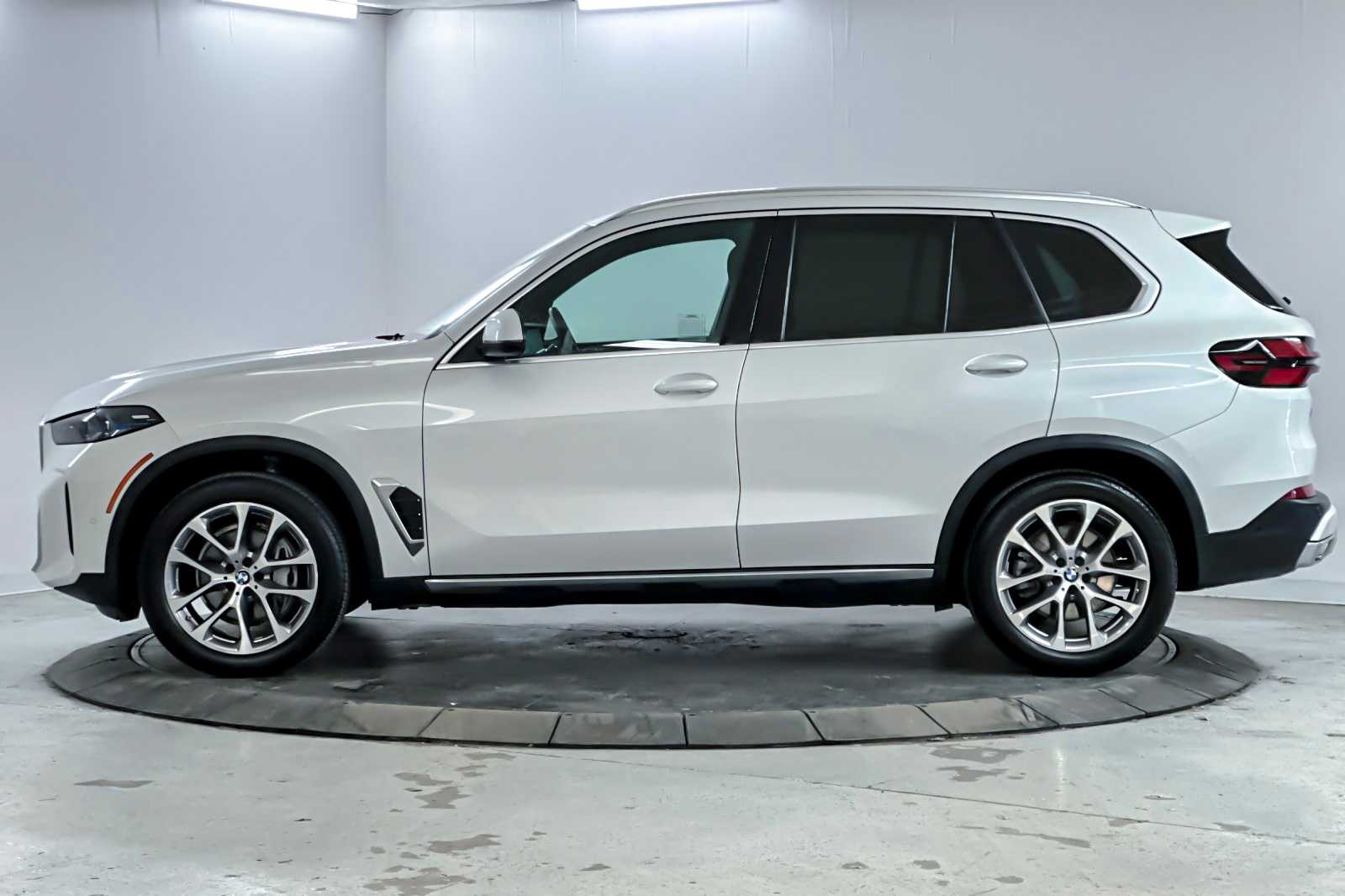 Thumbnail: 2024 BMW X5 - 5