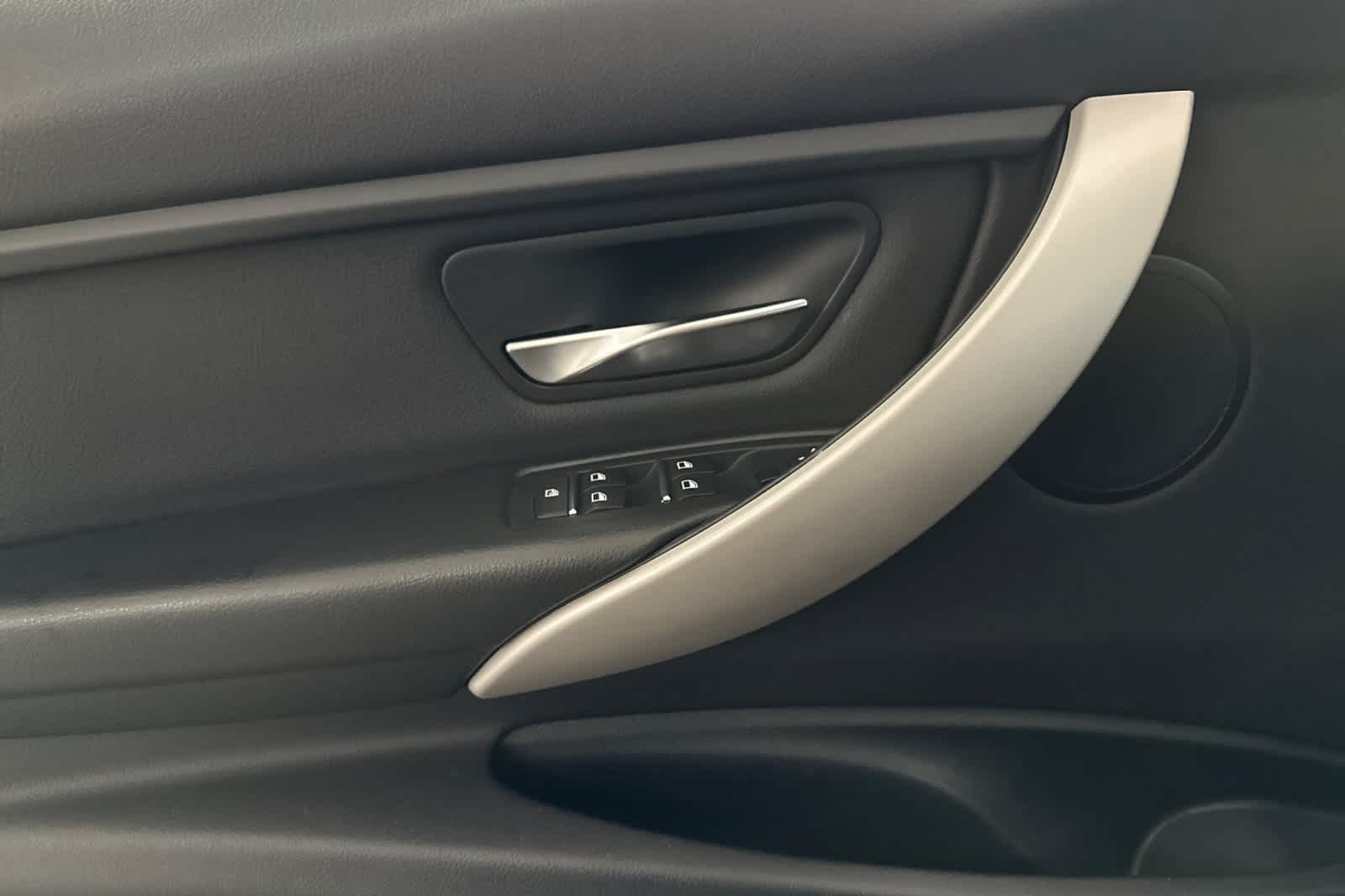 Thumbnail: 2016 BMW 3 Series - 12