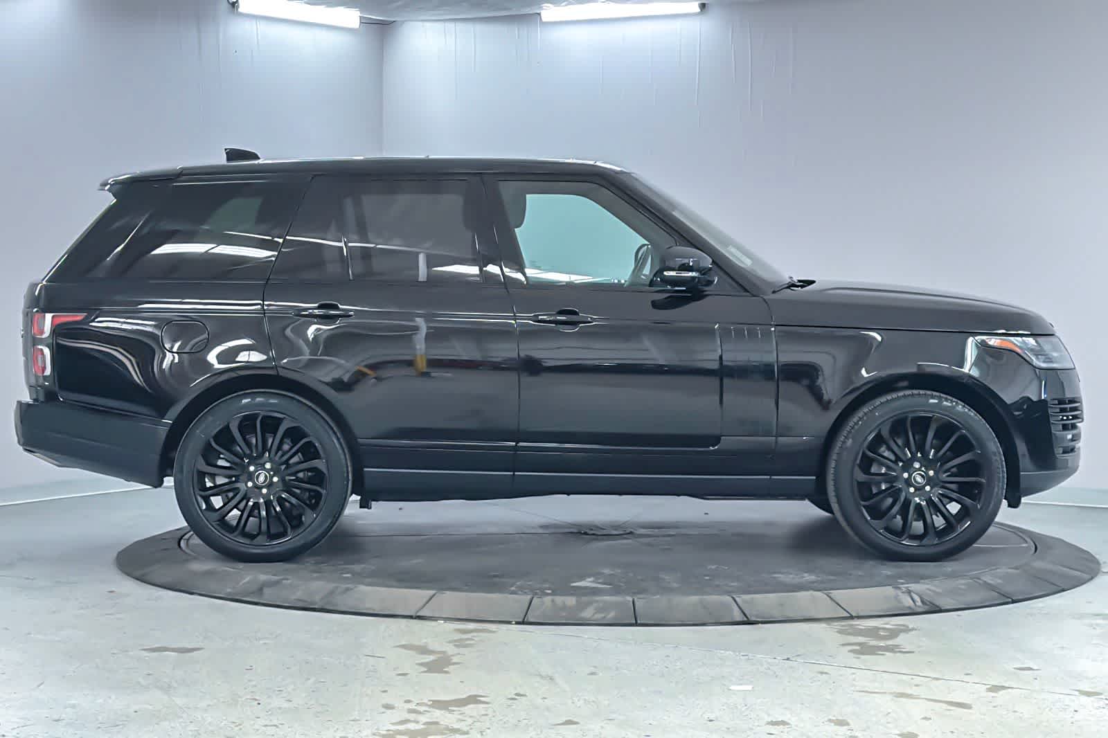 Thumbnail: 2022 Land Rover Range Rover - 8