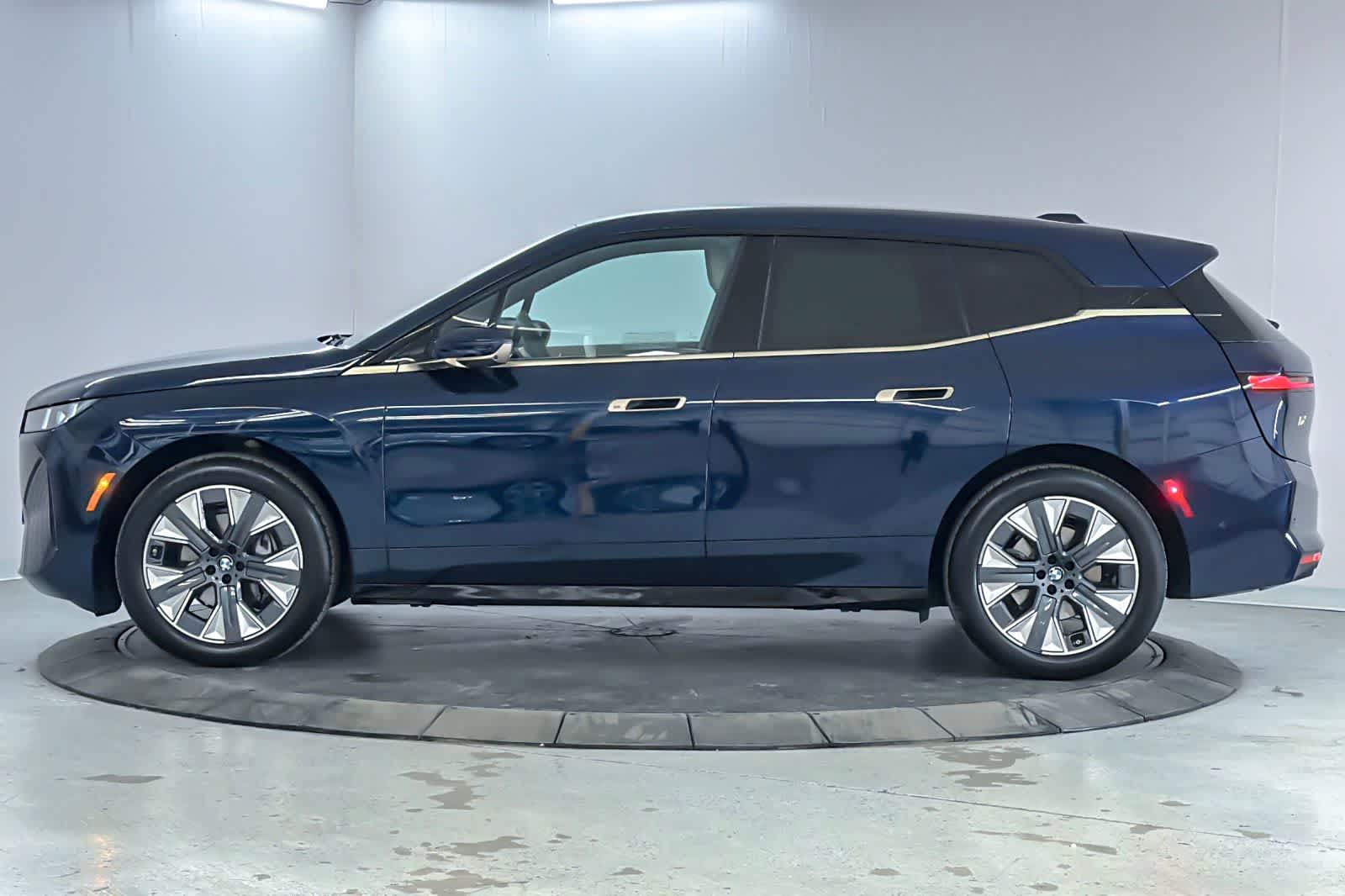 Thumbnail: 2026 BMW iX - 5