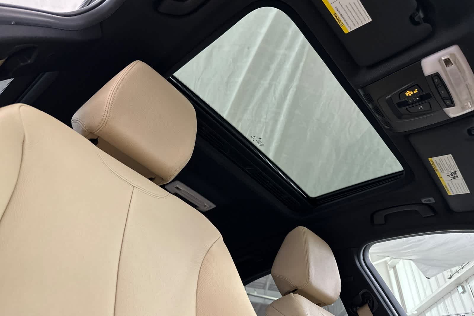 Thumbnail: 2015 BMW 3 Series - 16