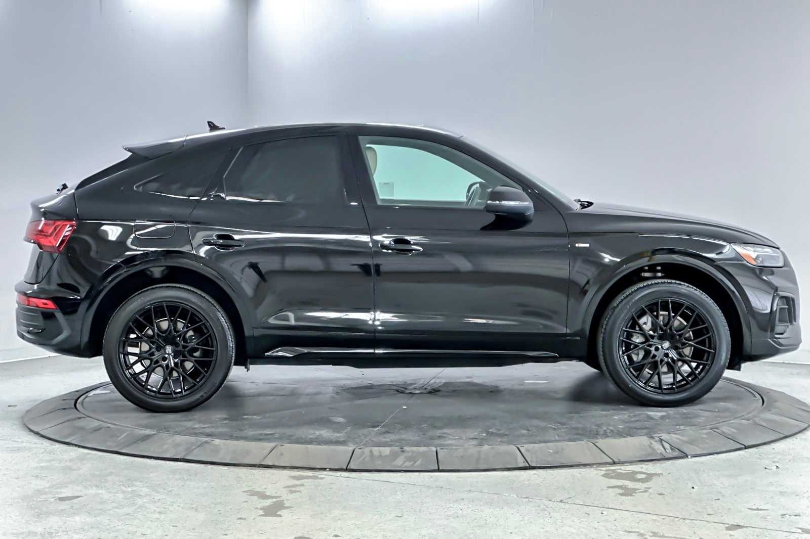 Thumbnail: 2022 Audi Q5 - 8
