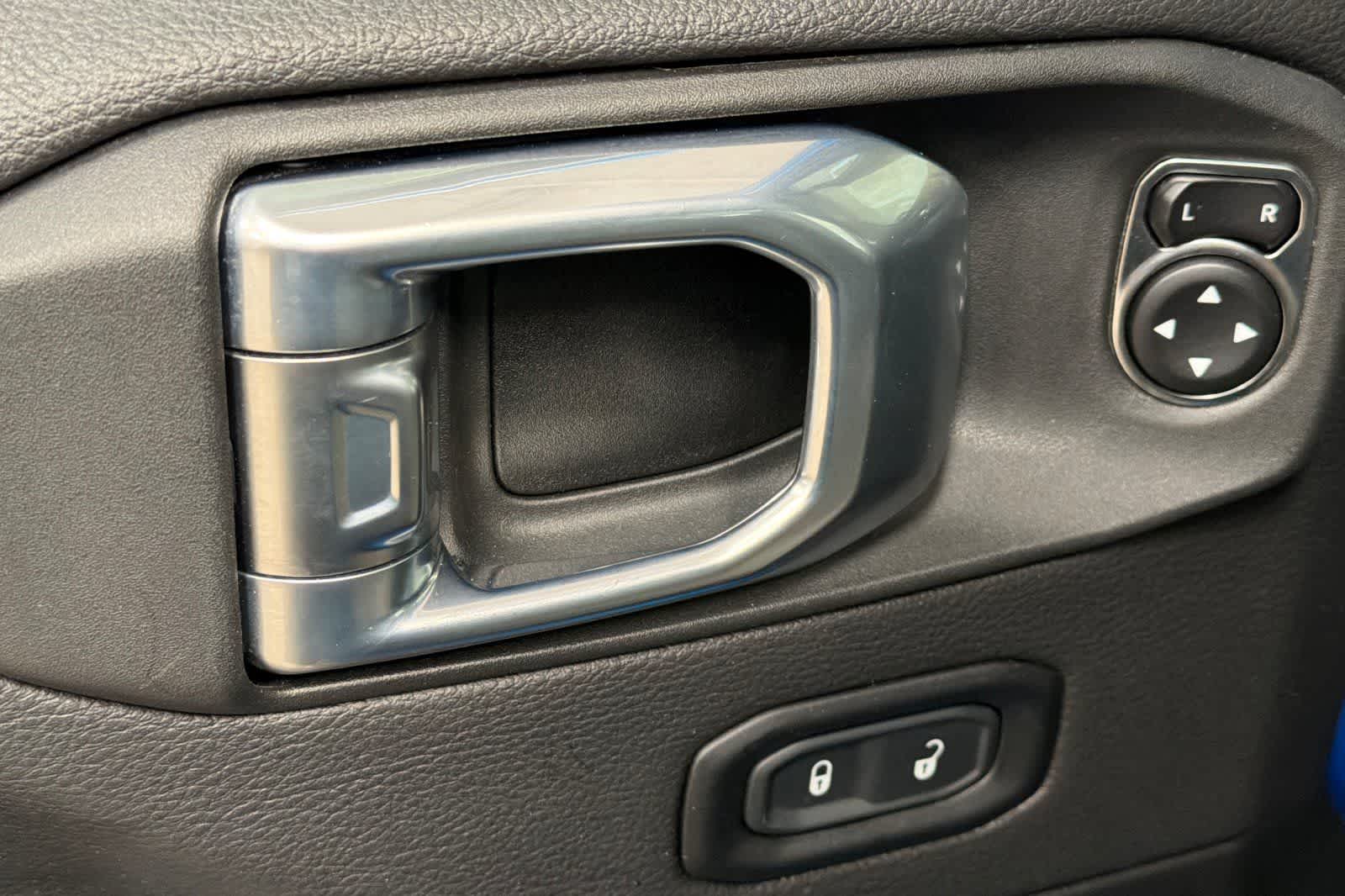 Thumbnail: 2023 Jeep Gladiator - 13