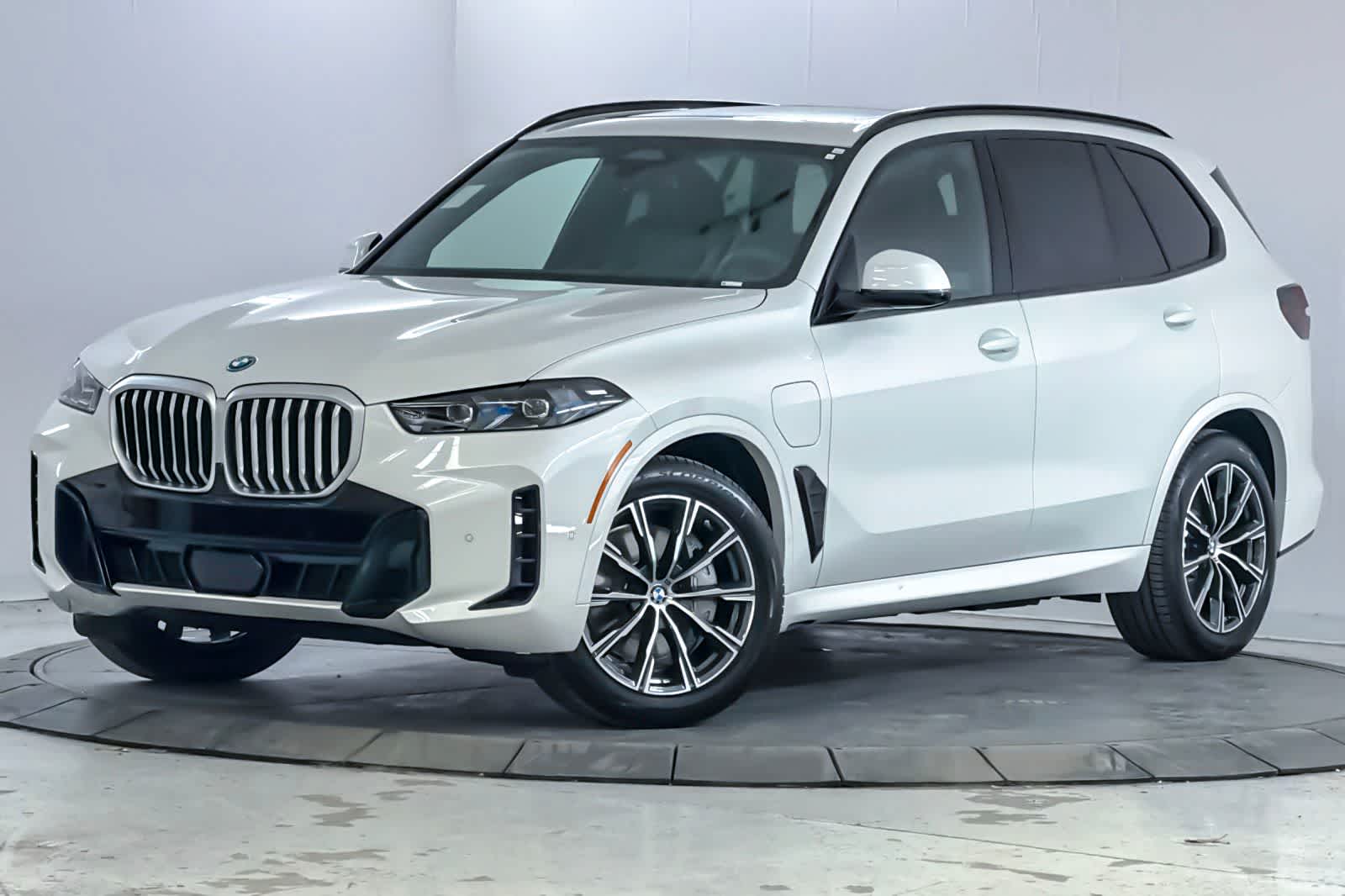 Thumbnail: 2026 BMW X5 - 1