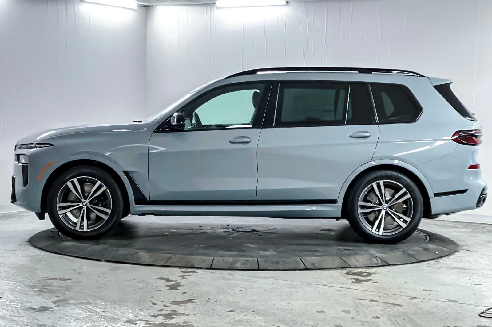 Thumbnail: 2026 BMW X7 - 5