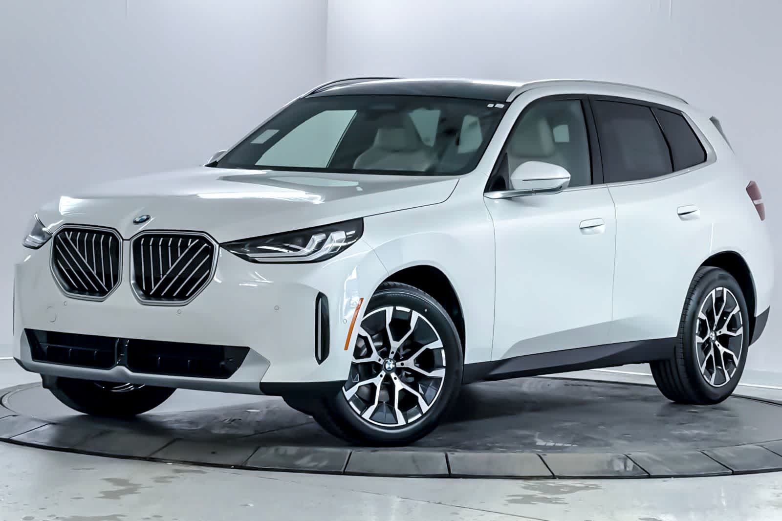 Thumbnail: 2026 BMW X3 - 1