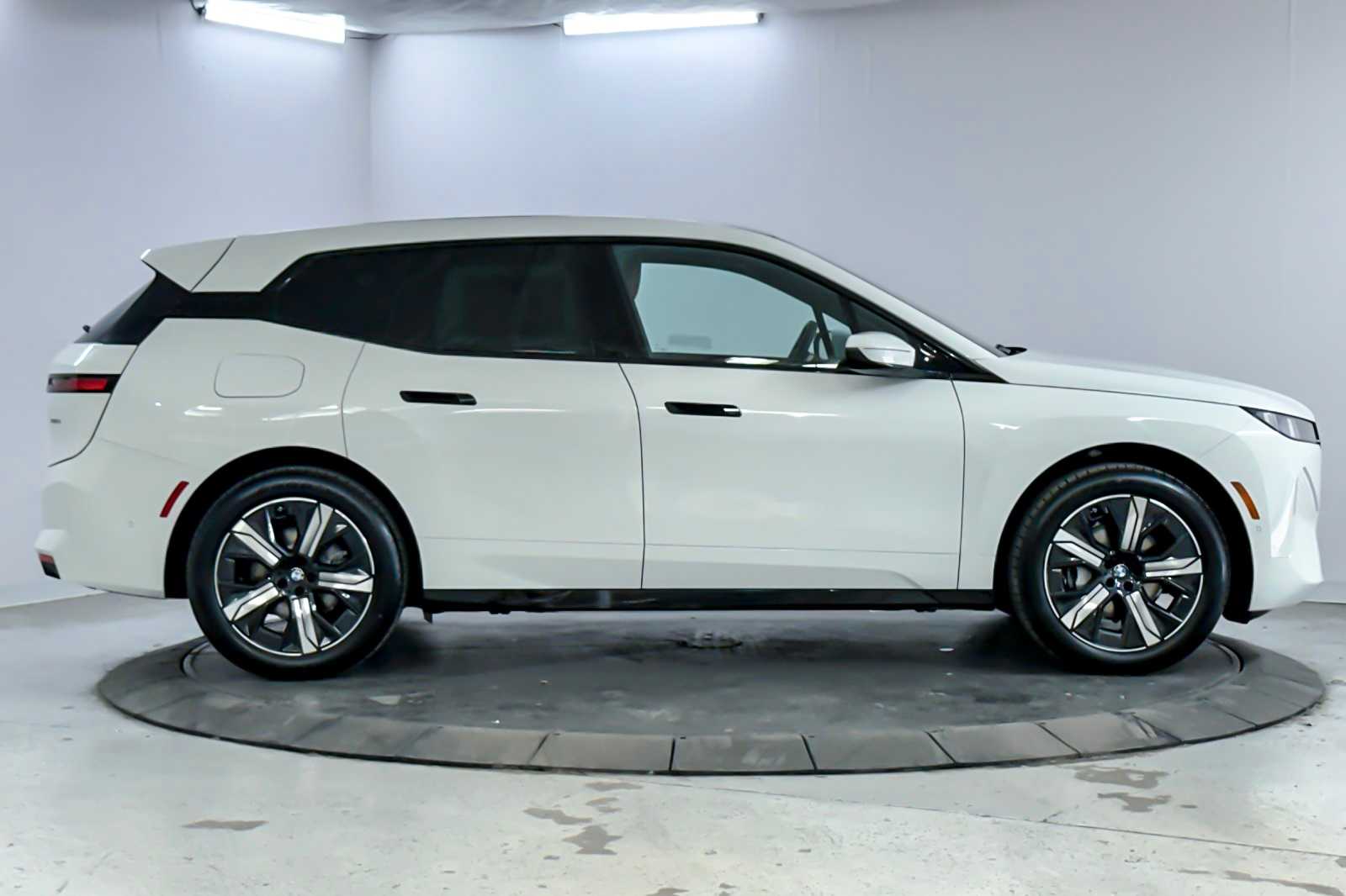 Thumbnail: 2026 BMW iX - 8