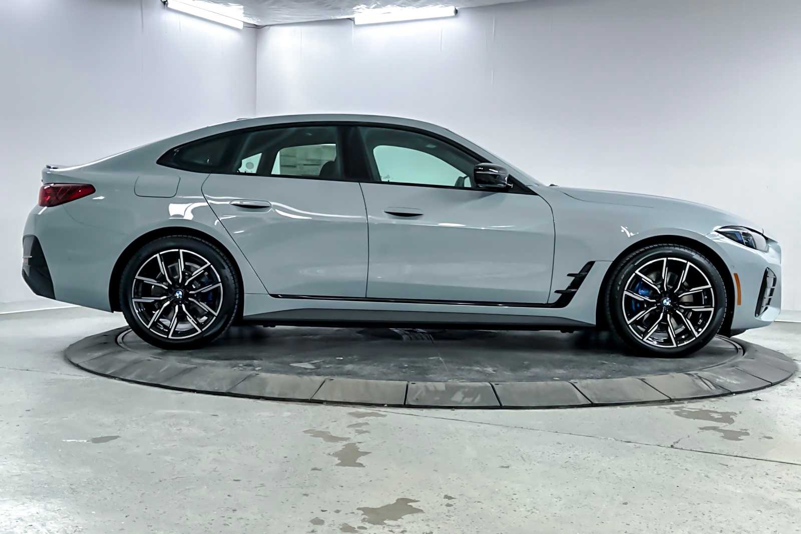 Thumbnail: 2025 BMW i4 - 8