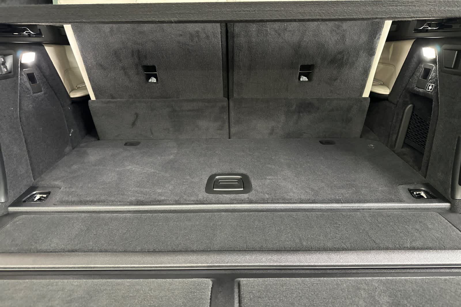 Thumbnail: 2026 BMW X7 - 15