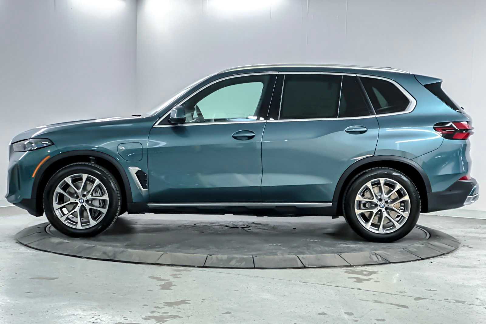 Thumbnail: 2026 BMW X5 - 5