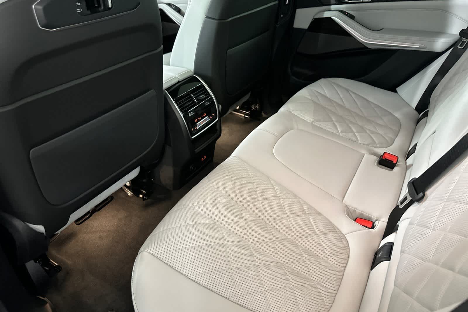 Thumbnail: 2026 BMW X5 - 4