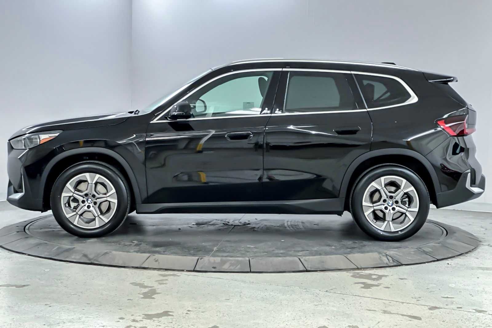 Thumbnail: 2023 BMW X1 - 5