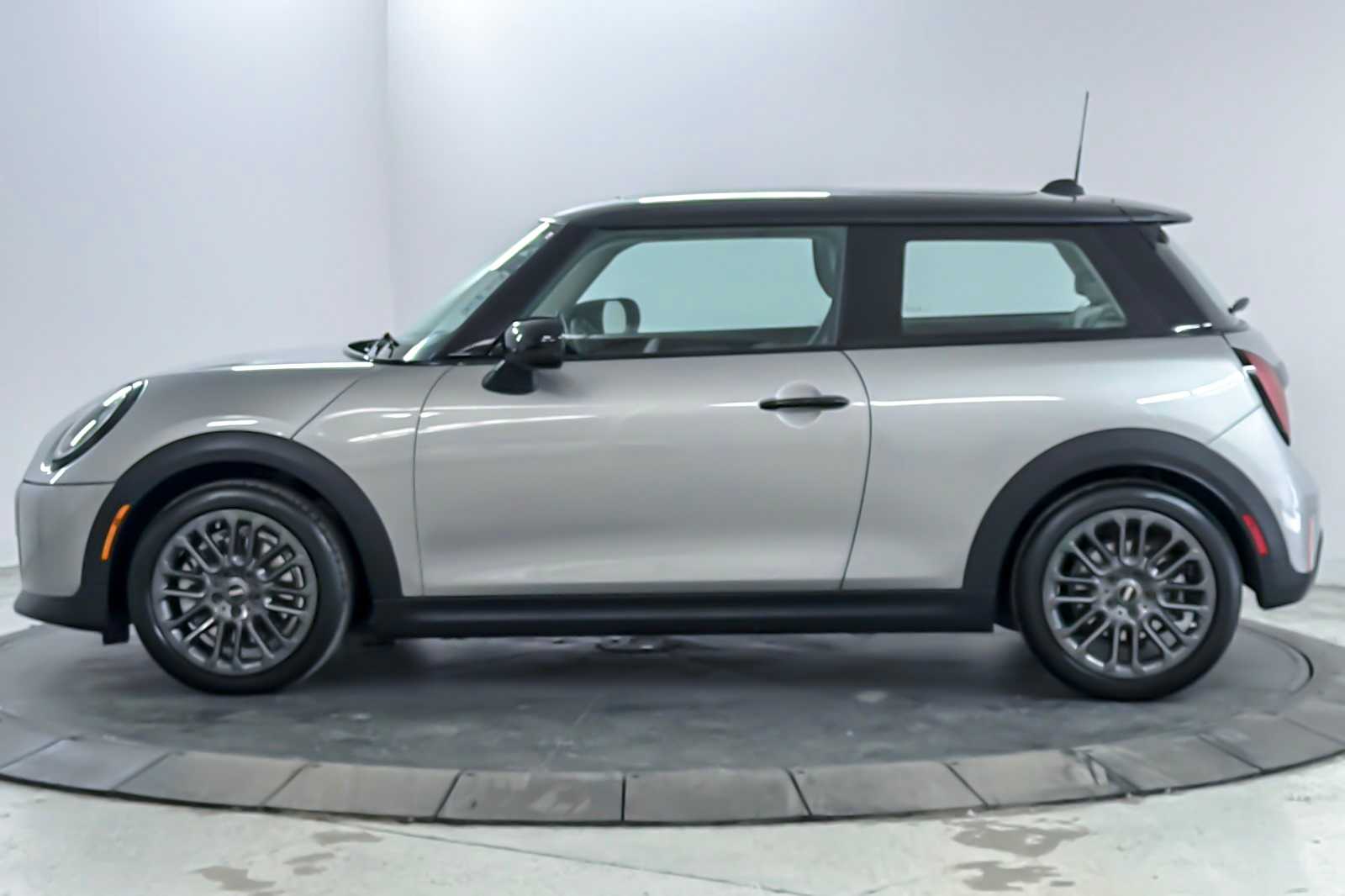 Thumbnail: 2025 MINI Cooper Hardtop - 5