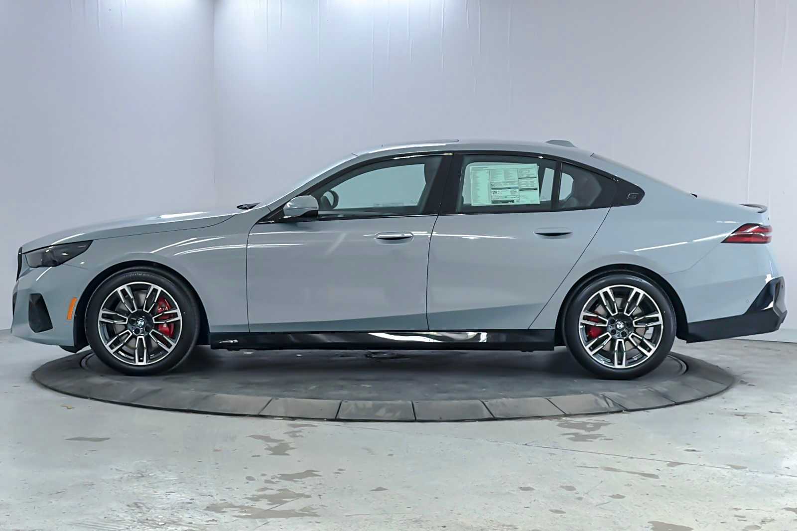 Thumbnail: 2026 BMW 5 Series - 5