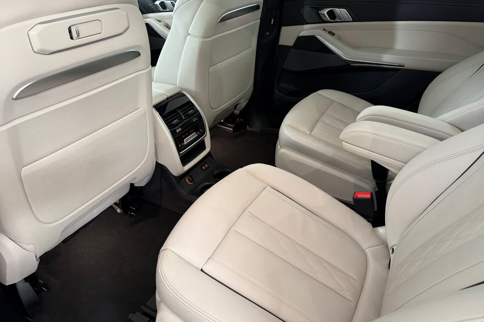 Thumbnail: 2026 BMW X7 - 4