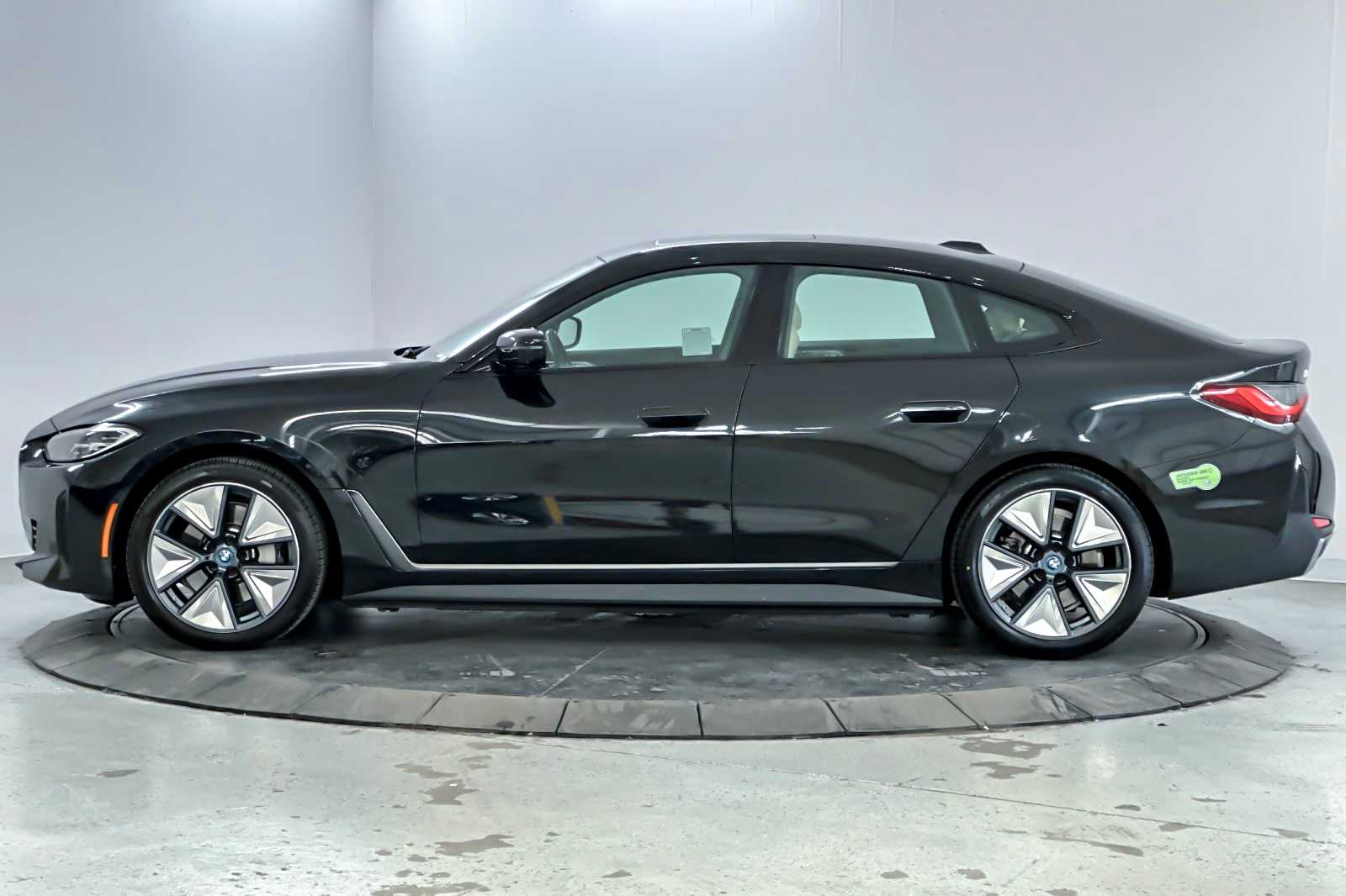 Thumbnail: 2023 BMW i4 - 5