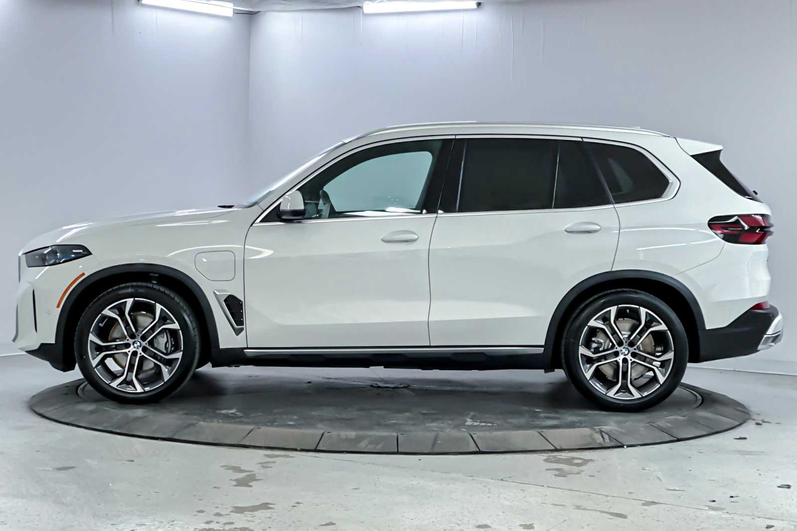 Thumbnail: 2026 BMW X5 - 5