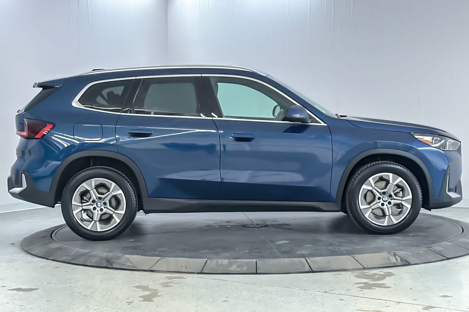 Thumbnail: 2023 BMW X1 - 8