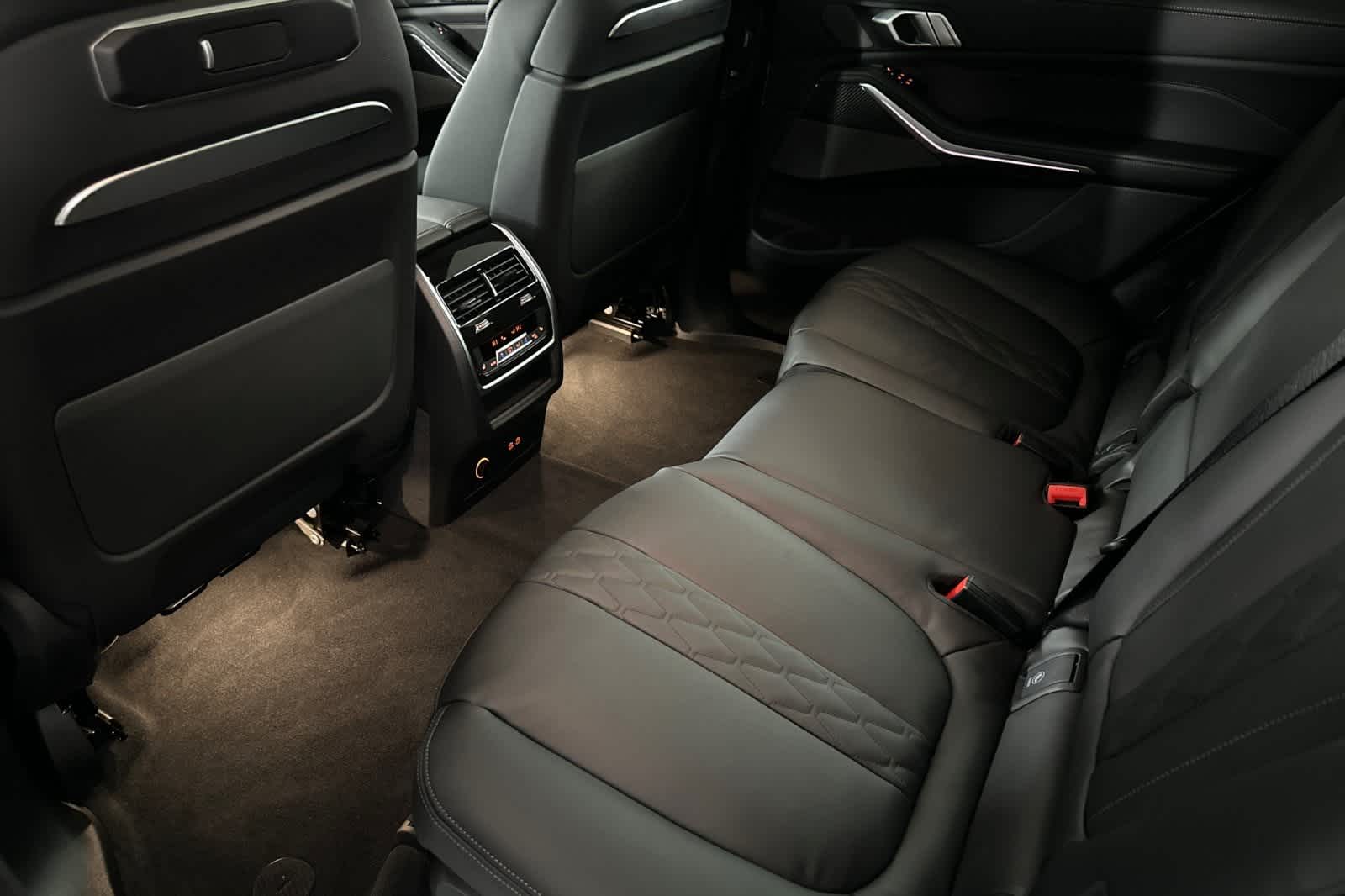 Thumbnail: 2026 BMW X7 - 4