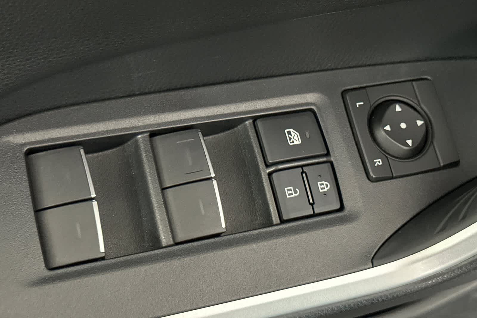 Thumbnail: 2022 Toyota RAV4 - 13