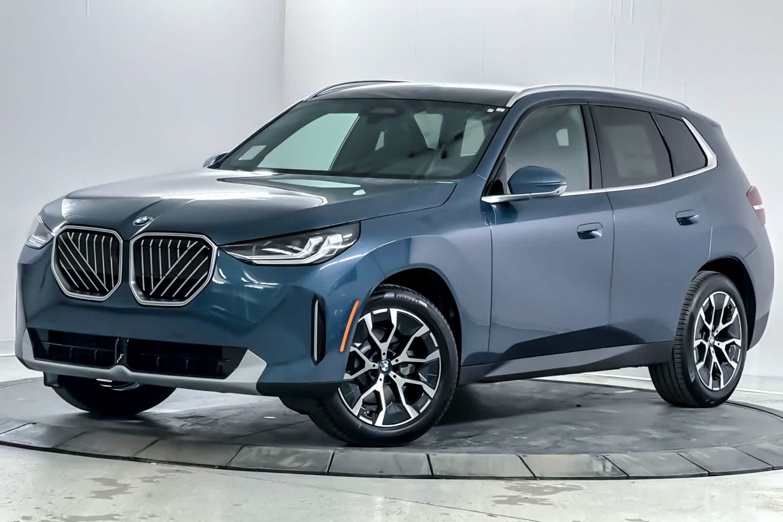 Thumbnail: 2026 BMW X3 - 1