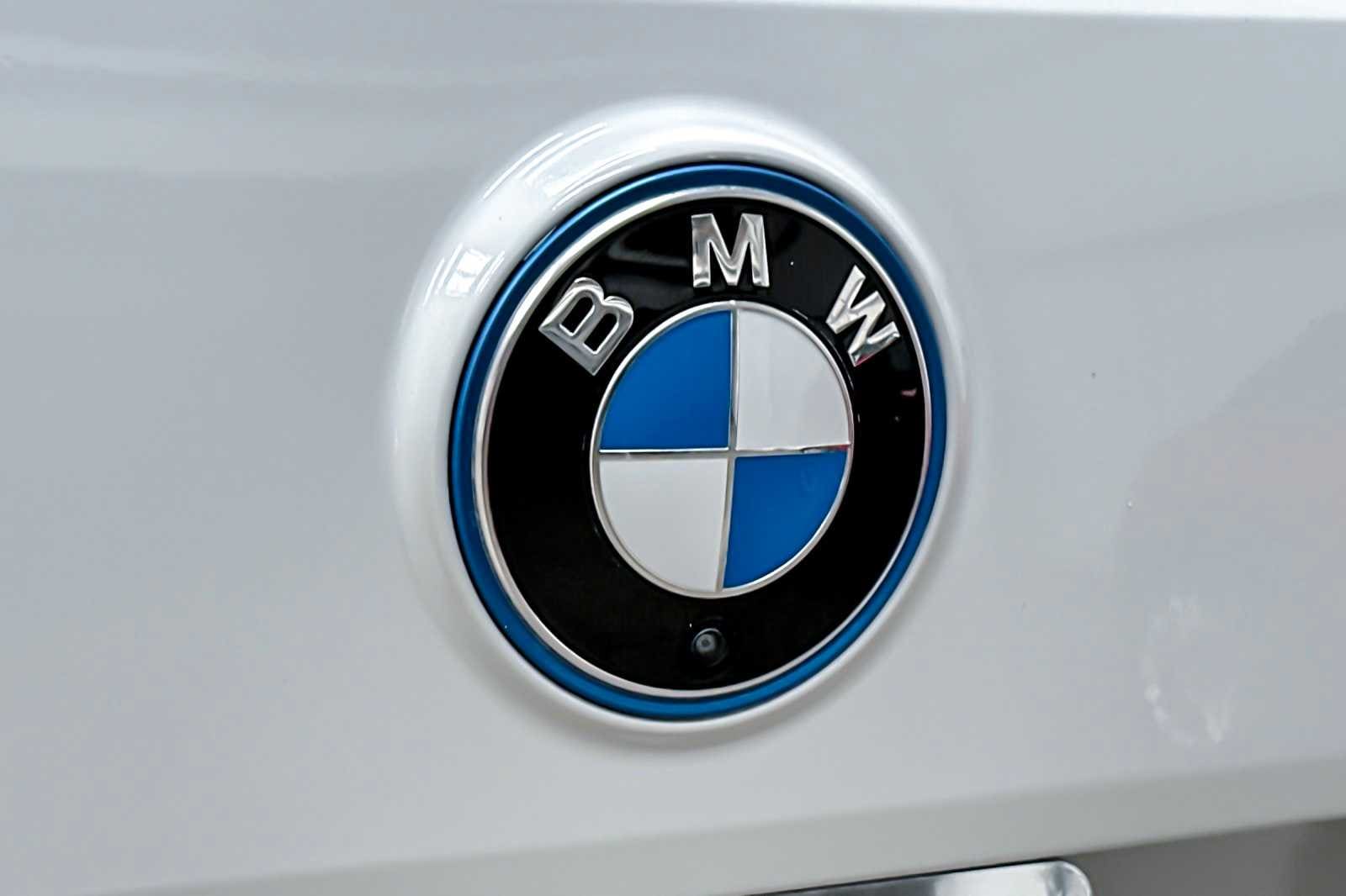Thumbnail: 2022 BMW iX - 28
