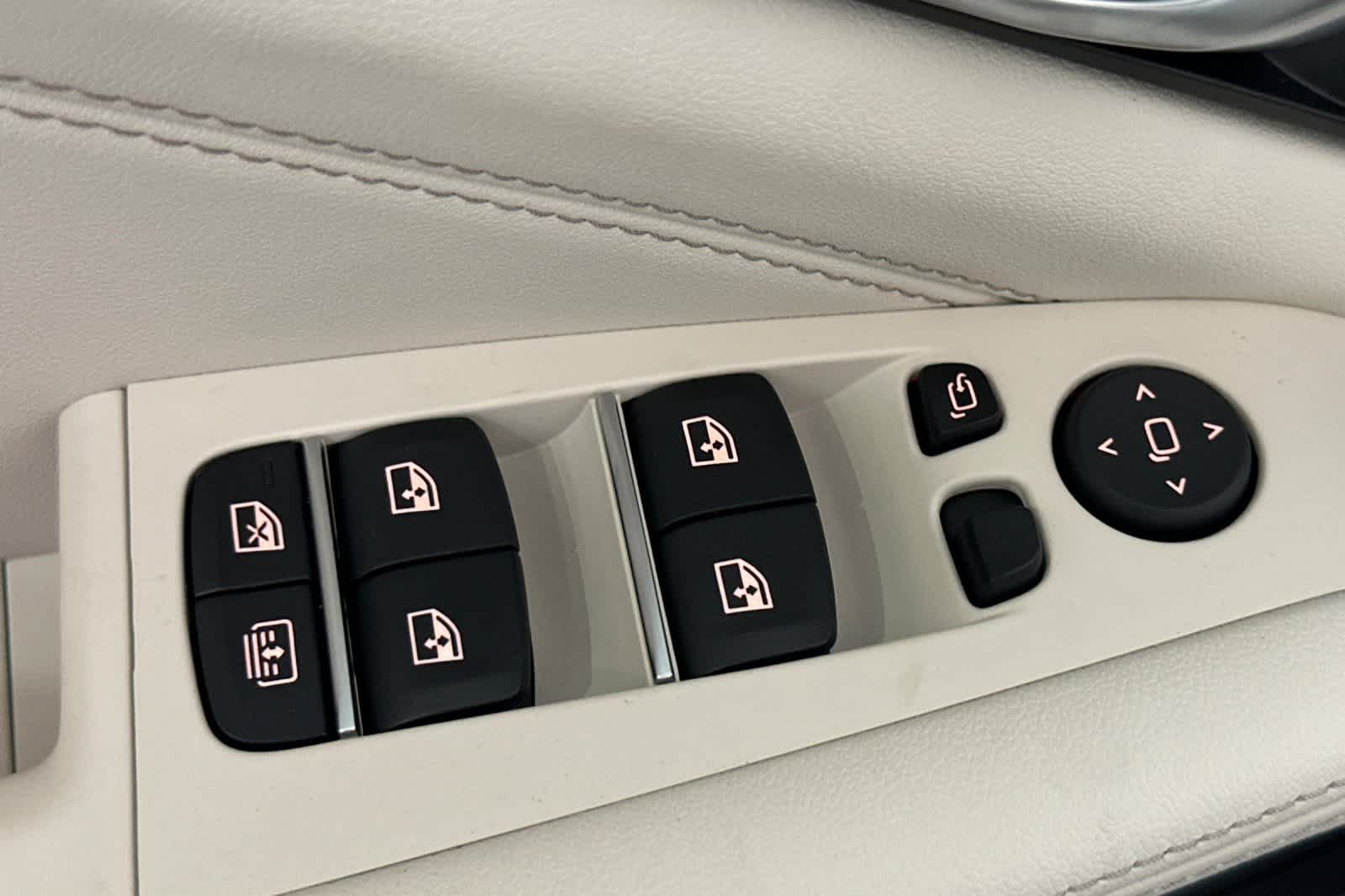 Thumbnail: 2026 BMW X7 - 13