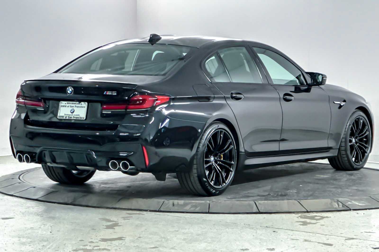 Thumbnail: 2023 BMW M5 - 2