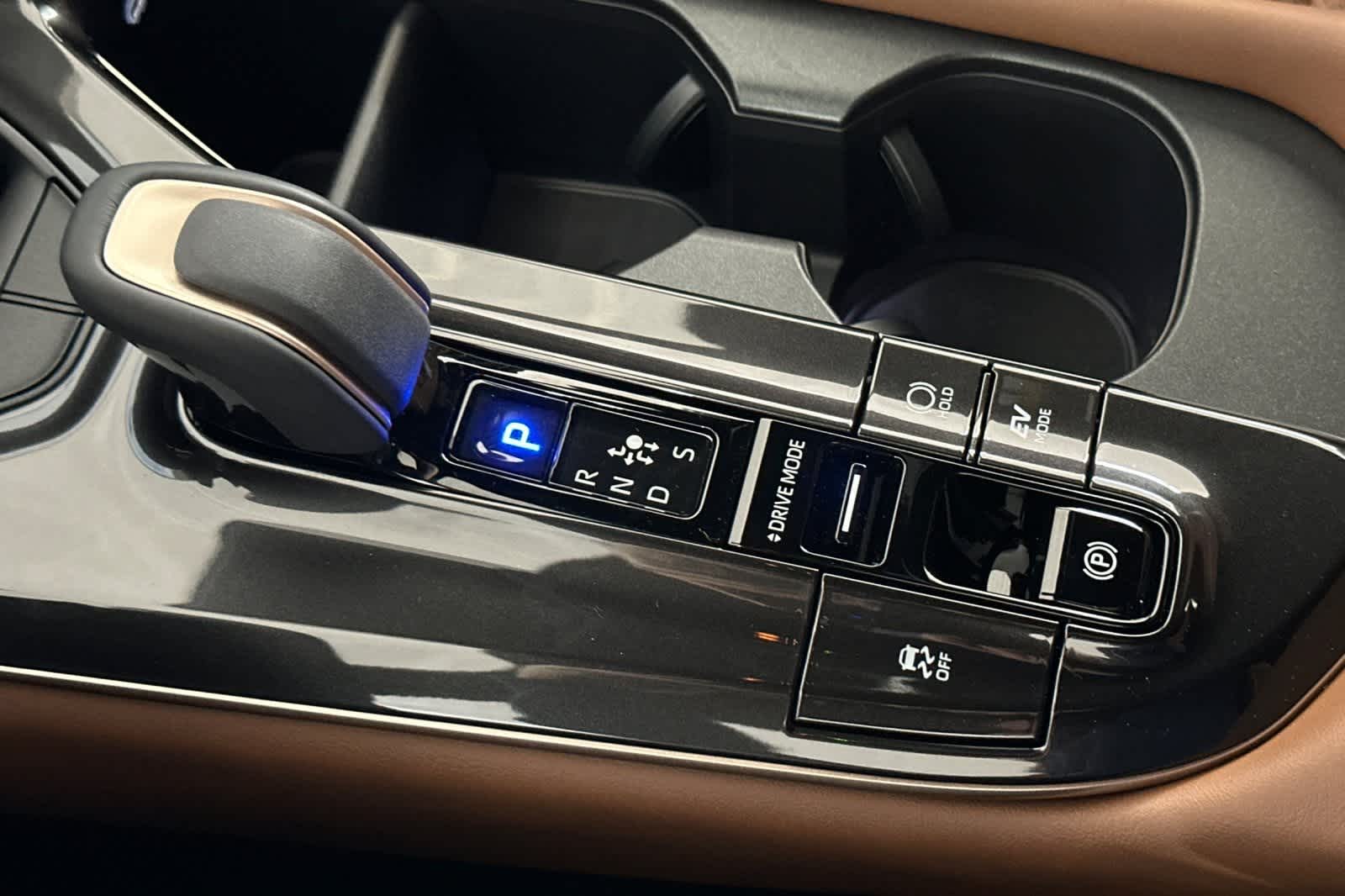 Thumbnail: 2025 Toyota Crown Signia - 21