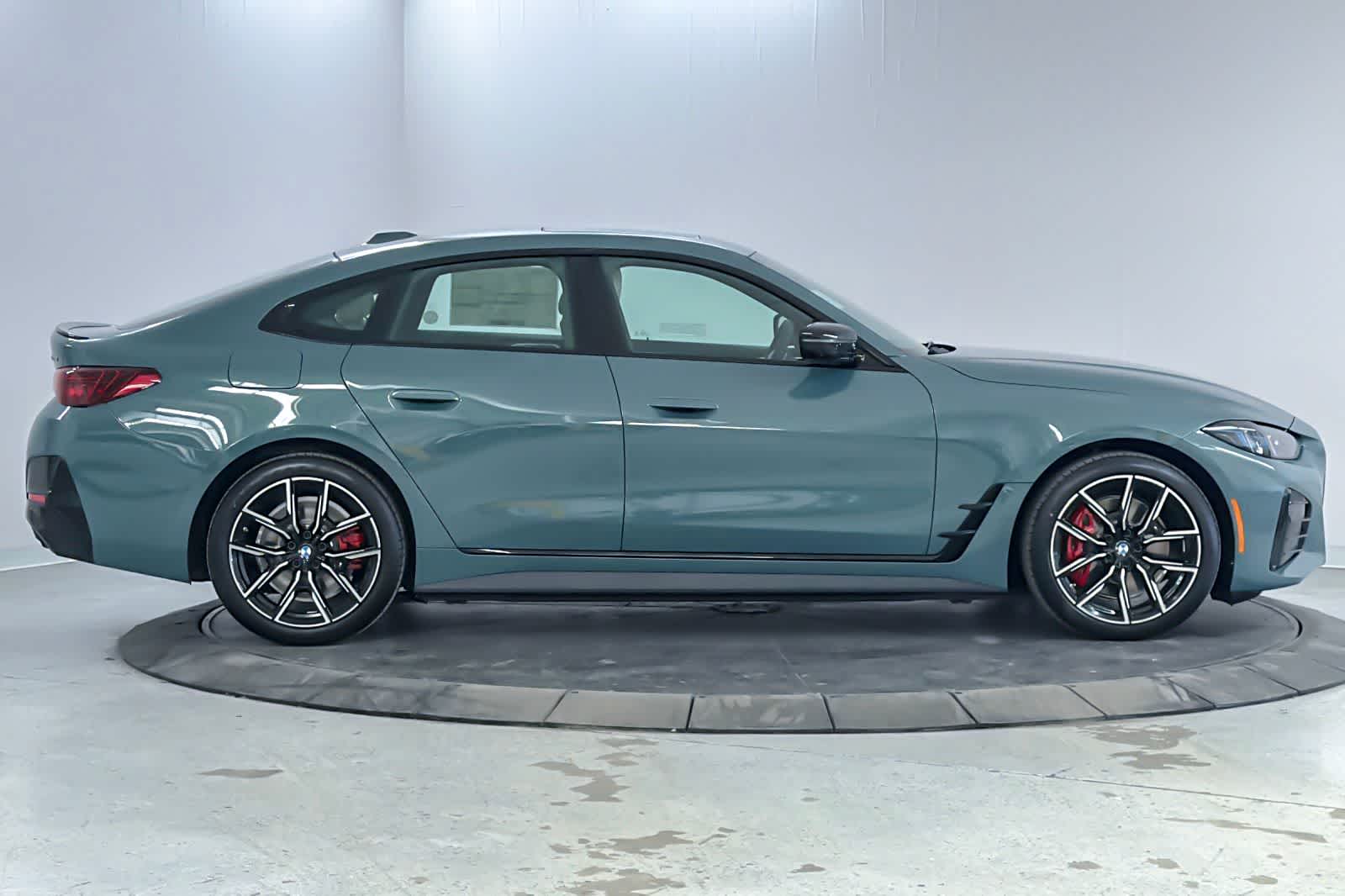 Thumbnail: 2026 BMW i4 - 8