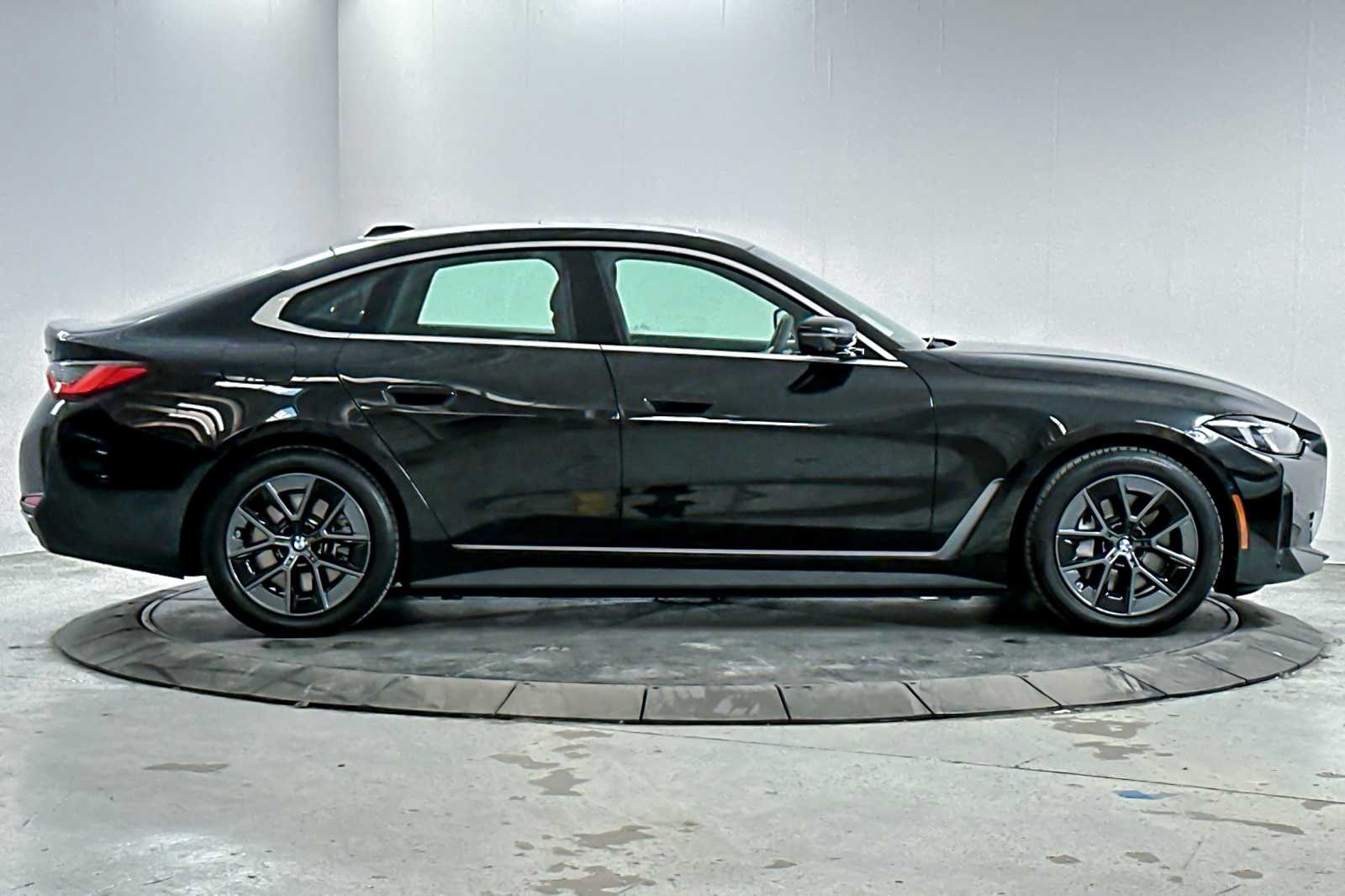 Thumbnail: 2025 BMW i4 - 8