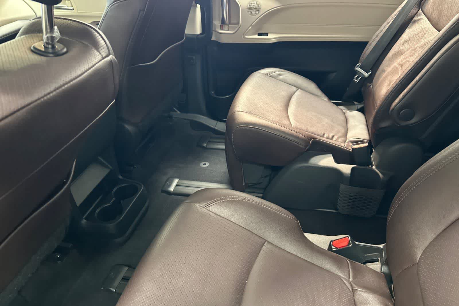 Thumbnail: 2024 Toyota Sienna - 4