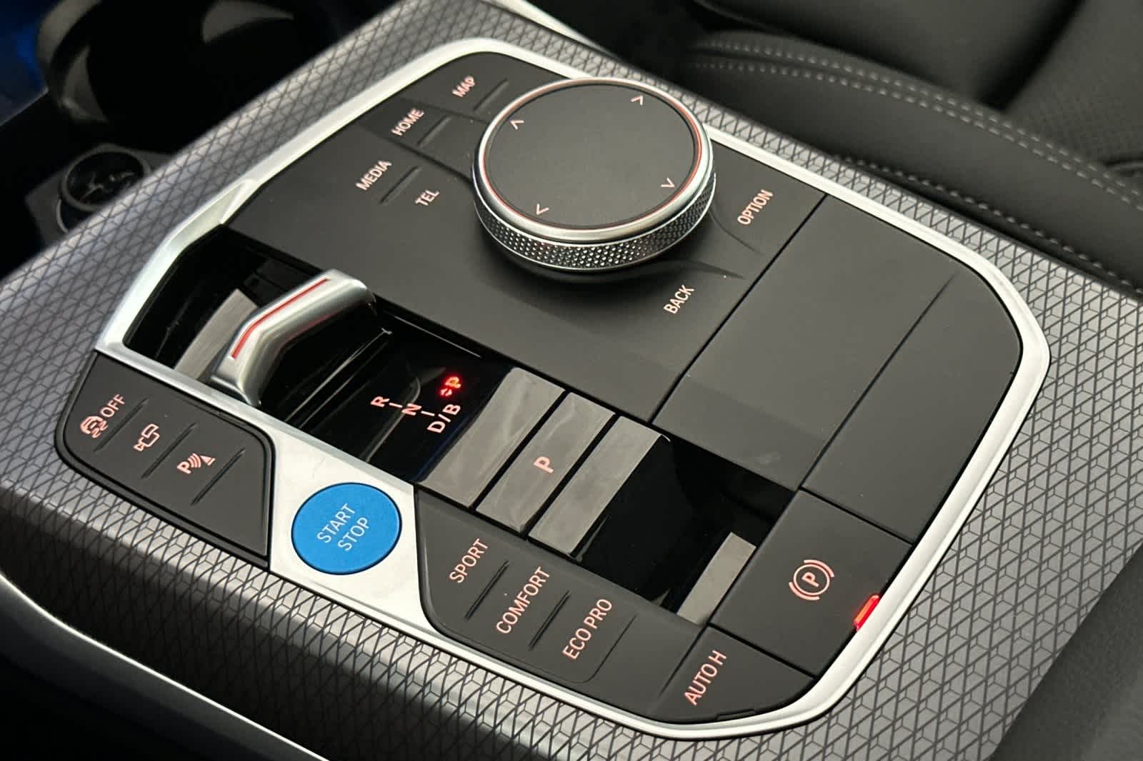 Thumbnail: 2025 BMW i4 - 21