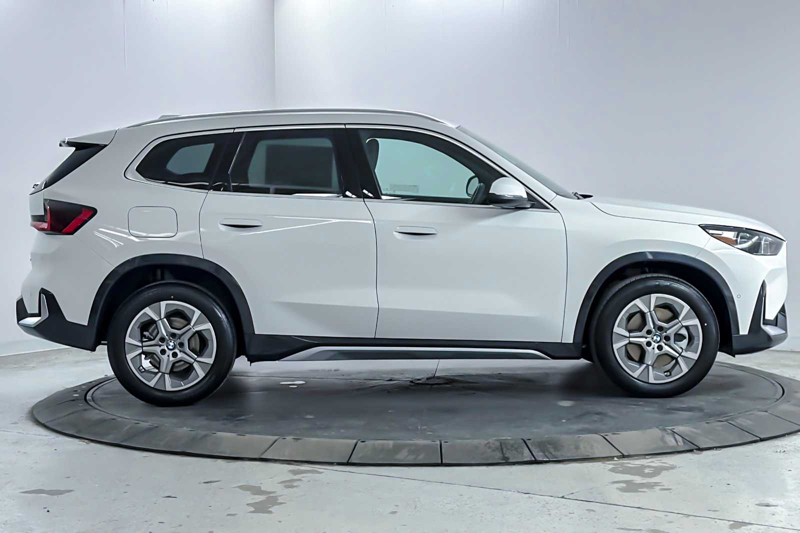 Thumbnail: 2026 BMW X1 - 8