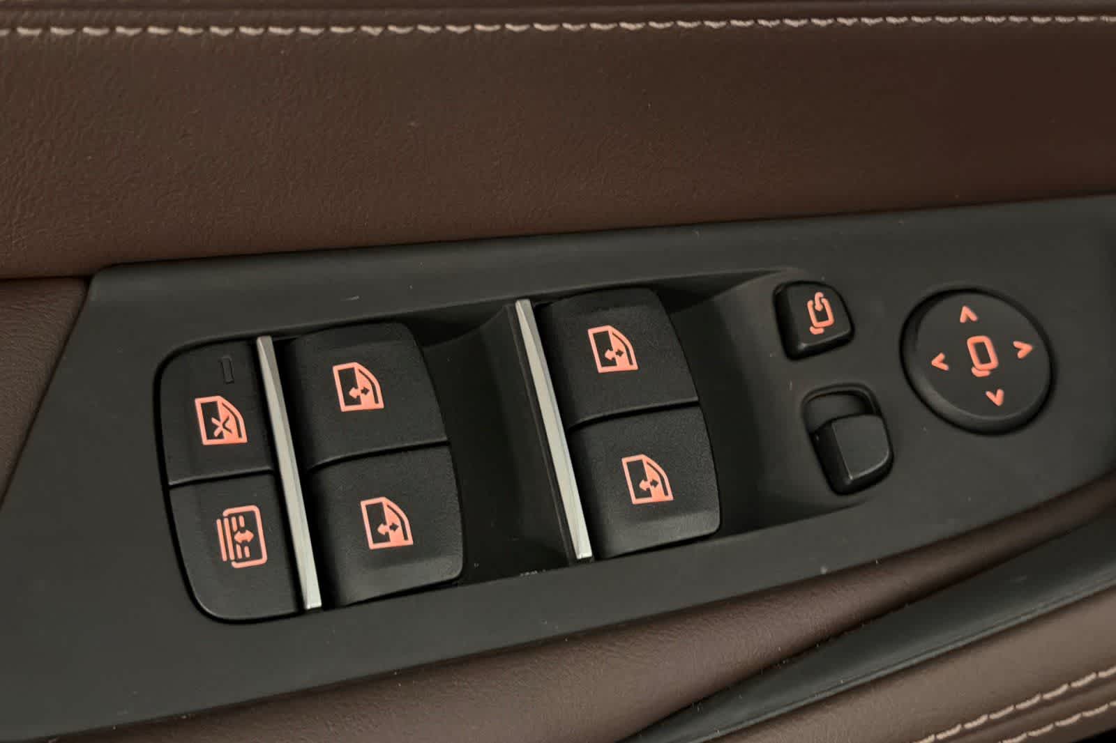 Thumbnail: 2023 BMW 5 Series - 13