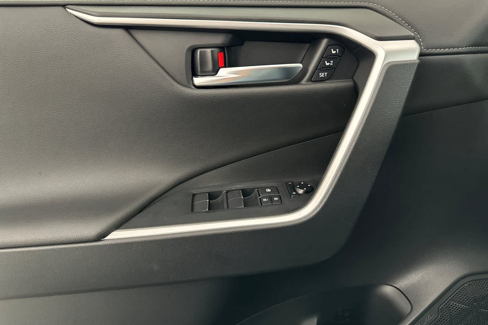 Thumbnail: 2019 Toyota RAV4 - 12