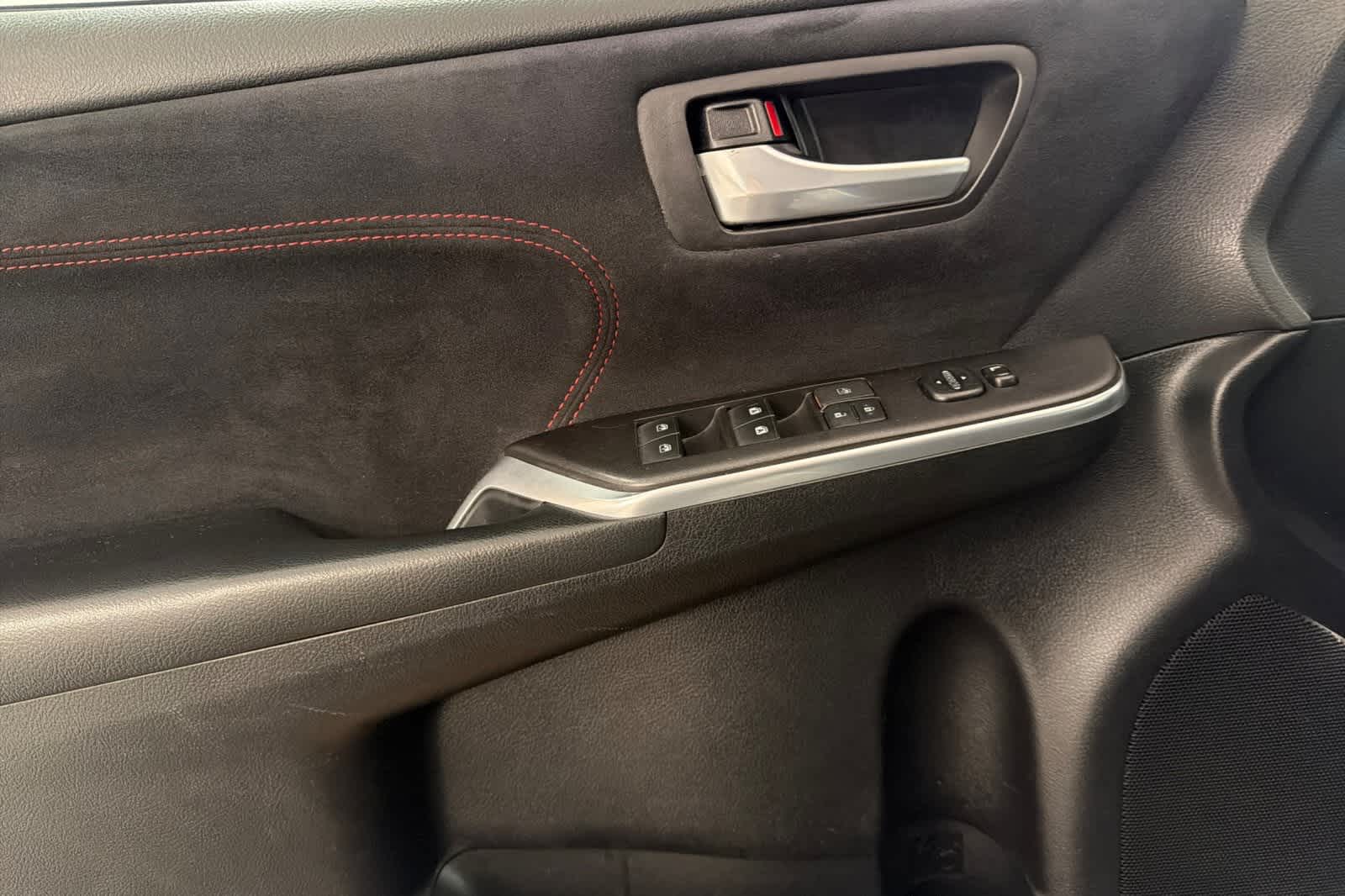 Thumbnail: 2016 Toyota Camry - 12