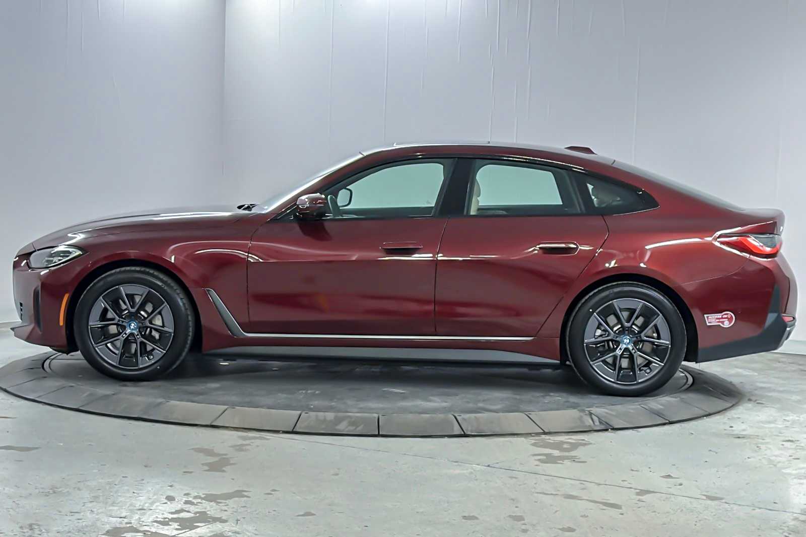 Thumbnail: 2023 BMW i4 - 5