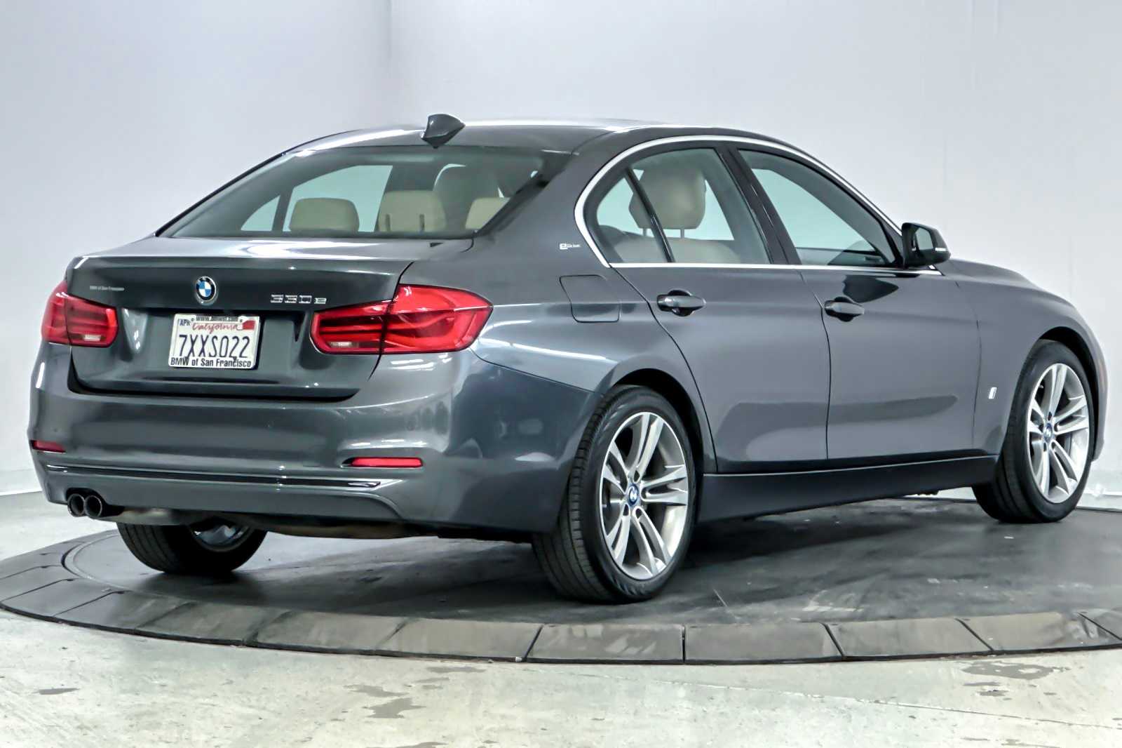 Thumbnail: 2017 BMW 3 Series - 2