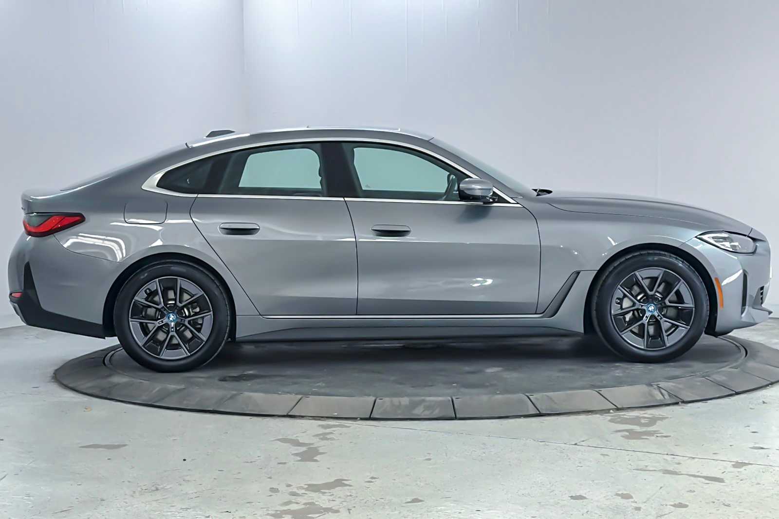 Thumbnail: 2023 BMW i4 - 8