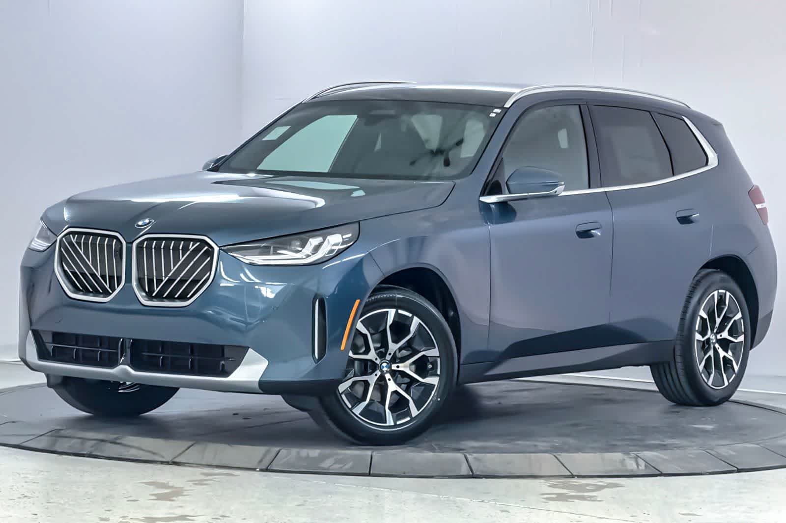 Thumbnail: 2026 BMW X3 - 1