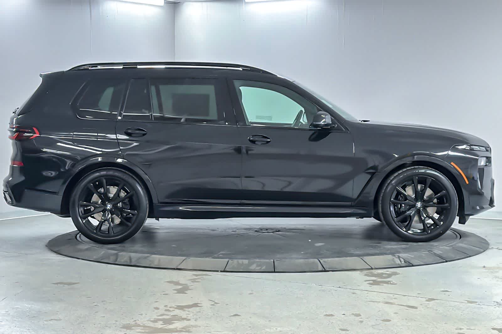 Thumbnail: 2027 BMW X7 - 8
