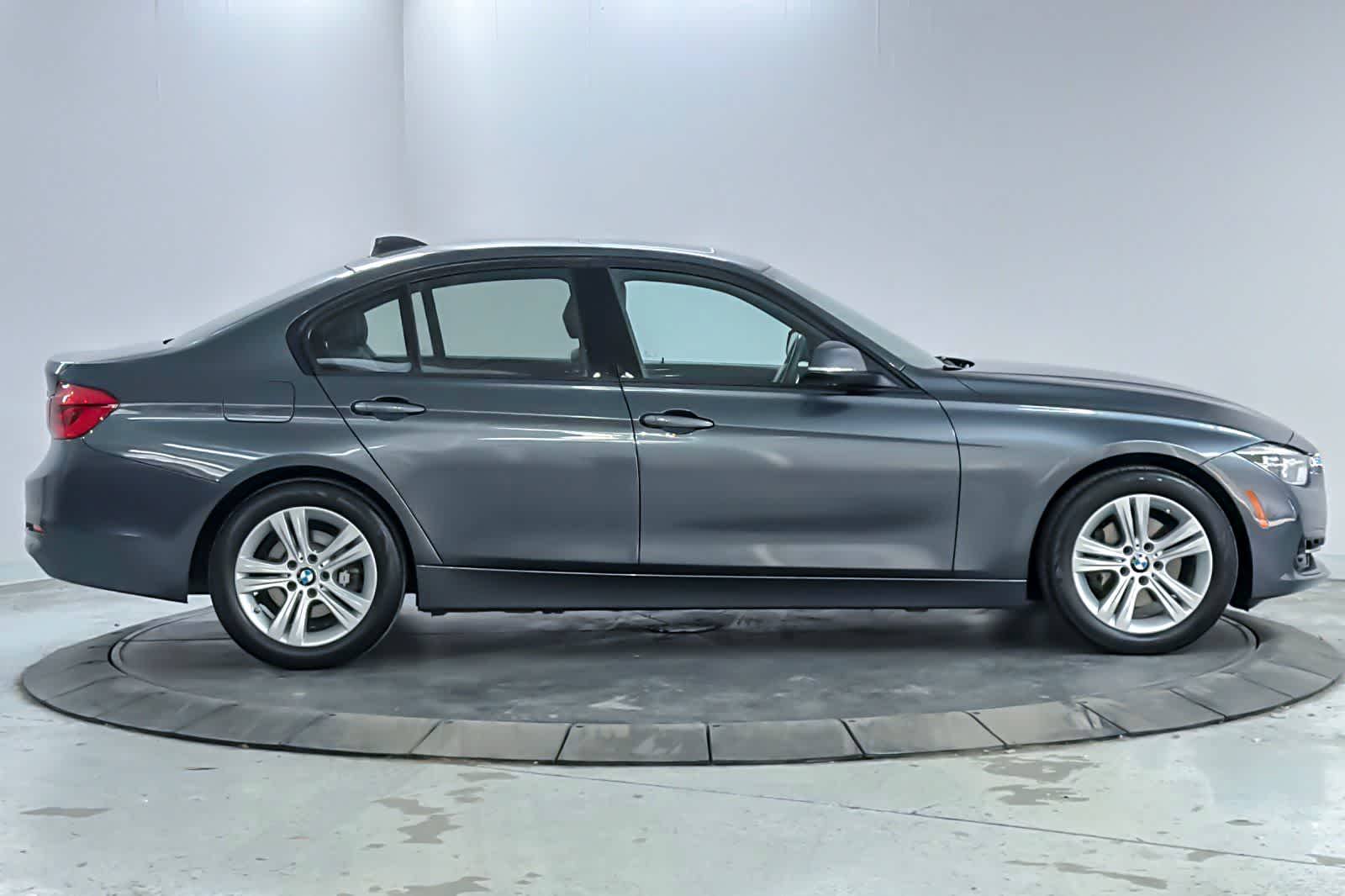 Thumbnail: 2016 BMW 3 Series - 8