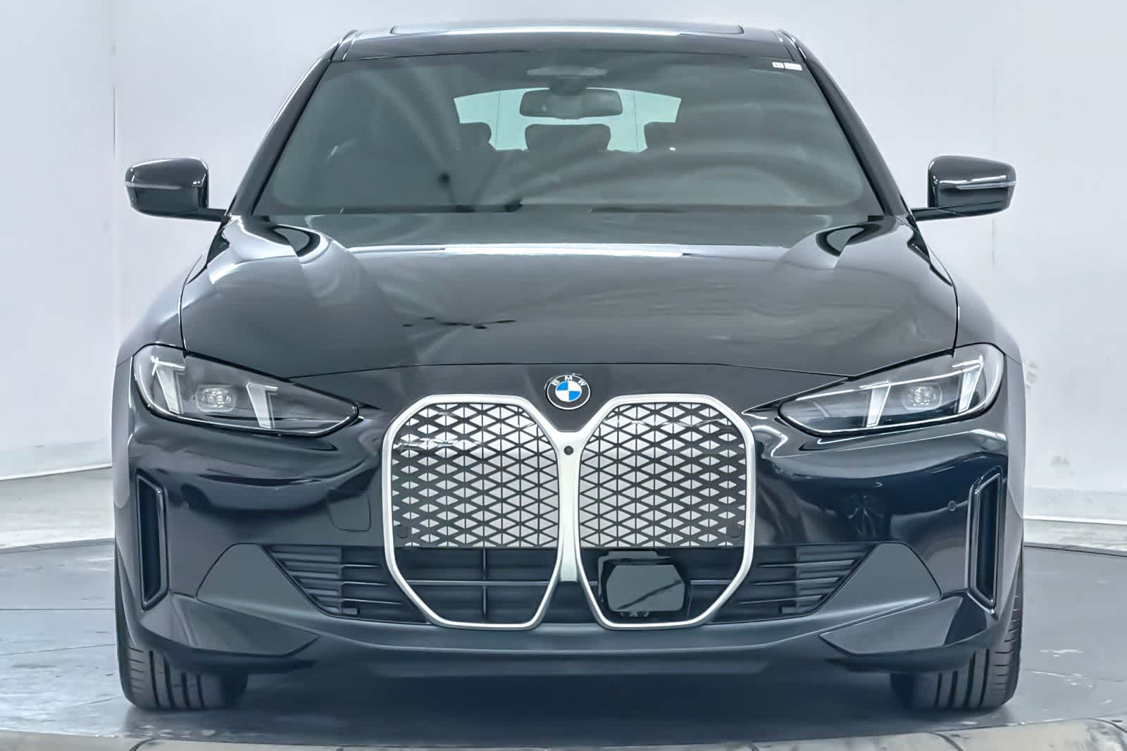 Thumbnail: 2026 BMW i4 - 10