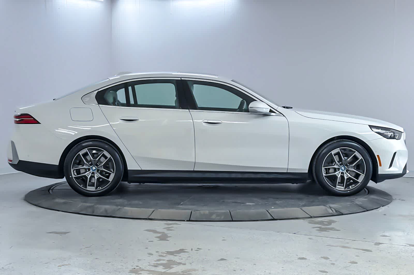 Thumbnail: 2024 BMW i5 - 8