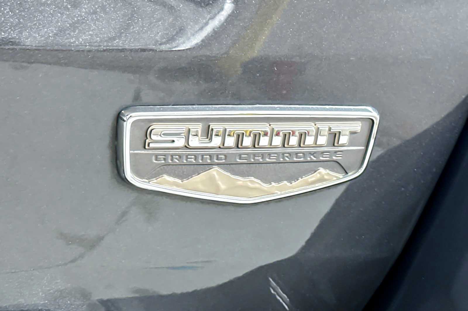 Thumbnail: 2018 Jeep Grand Cherokee - 28