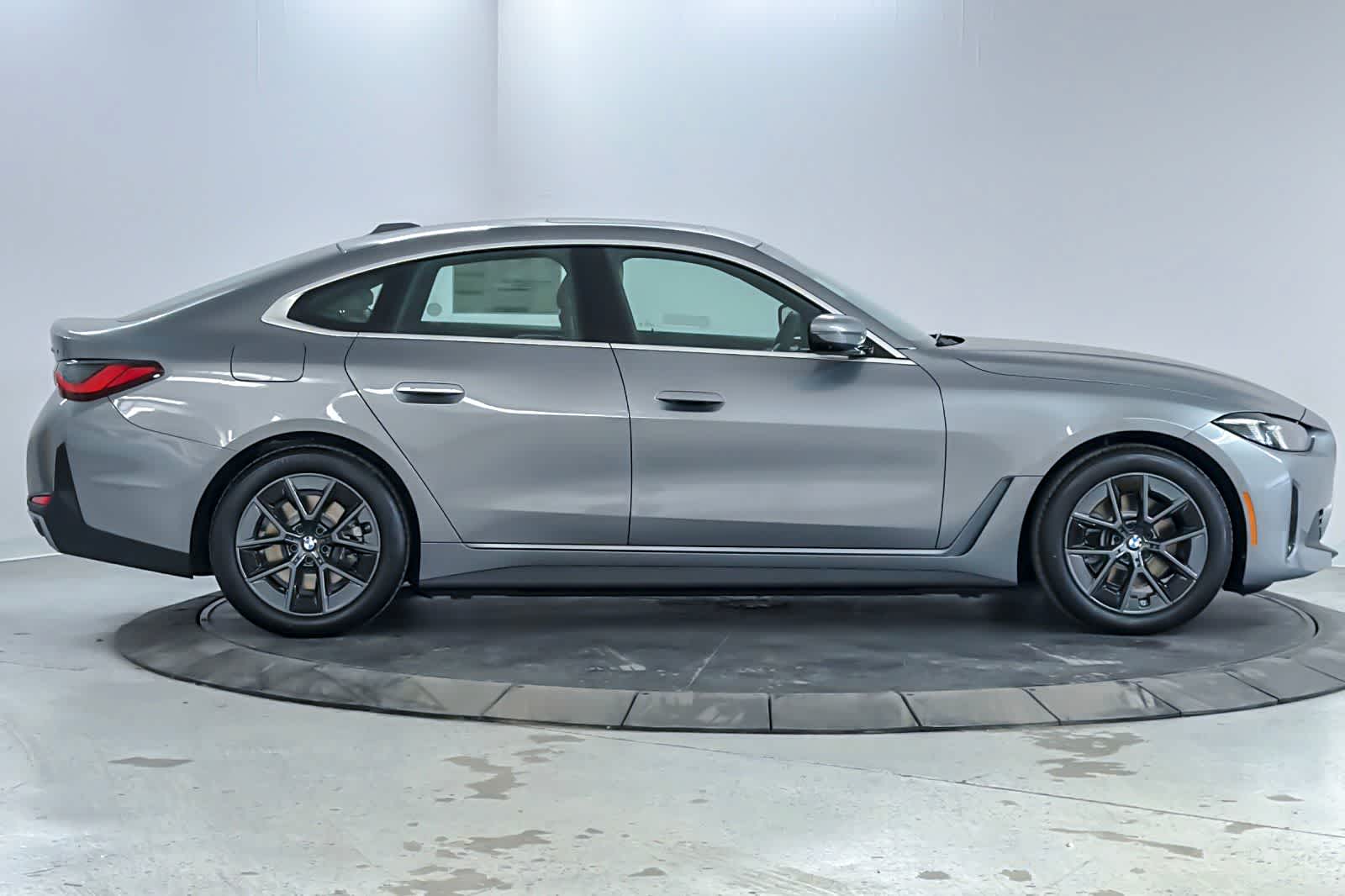 Thumbnail: 2026 BMW i4 - 8