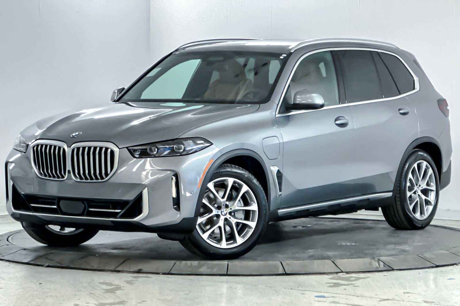 Thumbnail: 2026 BMW X5 - 1