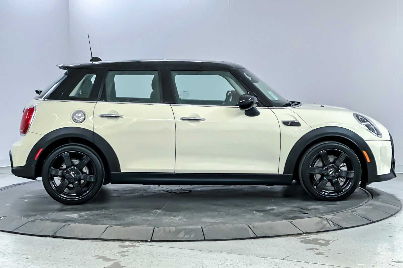 Thumbnail: 2023 MINI Cooper Hardtop - 8