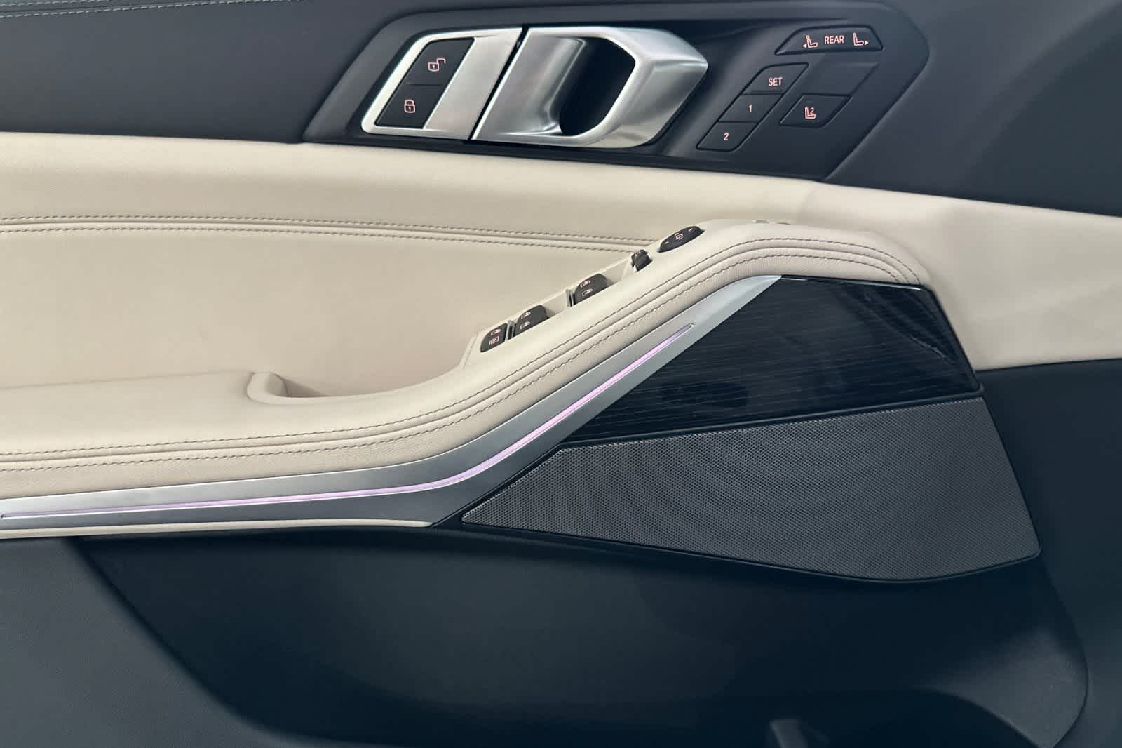 Thumbnail: 2026 BMW X7 - 12